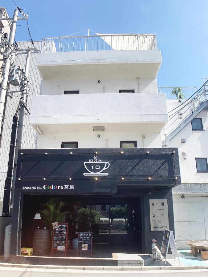 Bar & Hotel Colors Miyajima Hatsukaichi Esterno foto